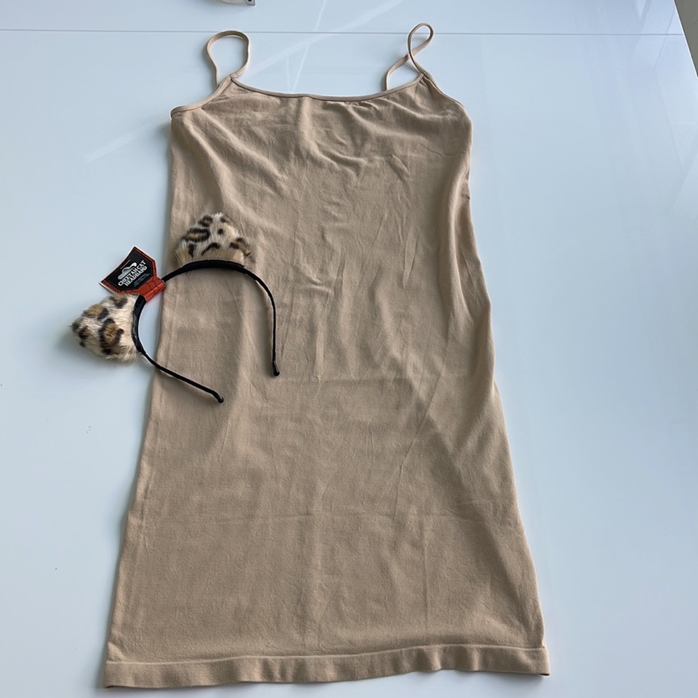 Under dress tan with cheetah cat headband